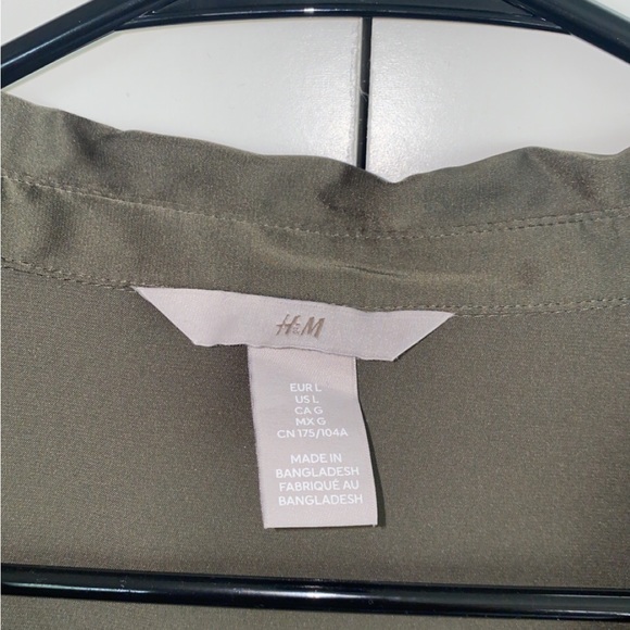 H & M silky shirt - Picture 2 of 2